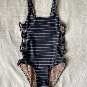 ✖️SOLD✖️Acacia Honey Hideaway